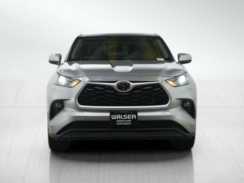 Used 2023 Toyota Highlander LE image 8