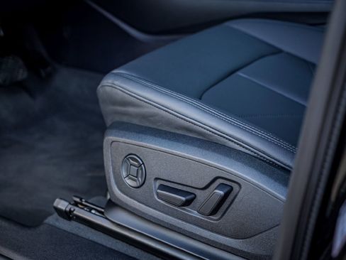 Certified 2025 Audi Q3 2.0T Premium Plus w/ Premium Plus Package image 18