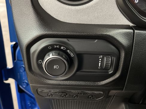 Used 2024 Jeep Wrangler Sport S image 19