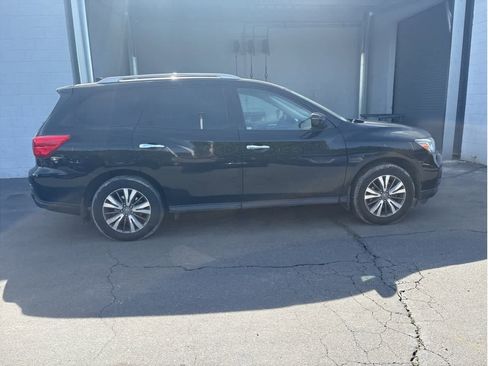 Used 2020 Nissan Pathfinder S image 9
