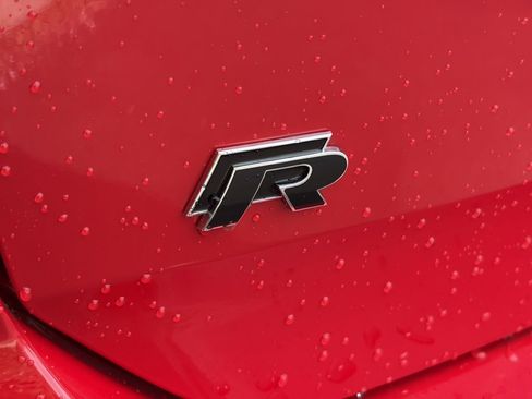 Used 2017 Volkswagen Golf R 4-Door image 6