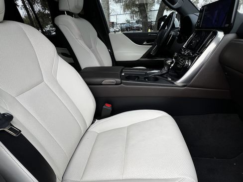 Used 2022 Lexus LX 600 4WD w/ Accessory Package (Z1) image 48
