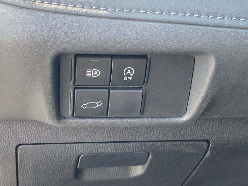 Used 2023 Toyota Highlander LE AWD/4WD image 18