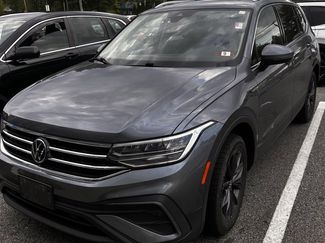 Used 2022 Volkswagen Tiguan SE w/ Panoramic Sunroof Package image 1
