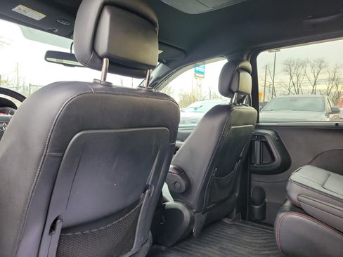 Used 2018 Dodge Grand Caravan GT image 13