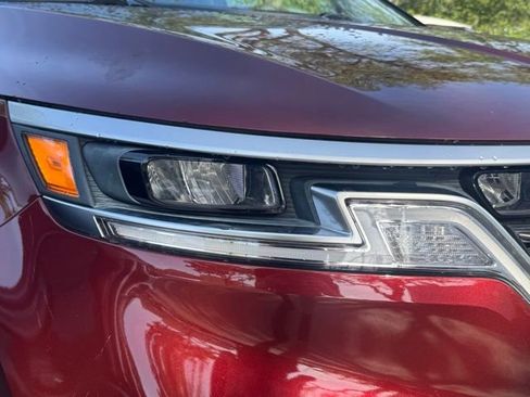 Certified 2022 Kia Carnival LX image 2