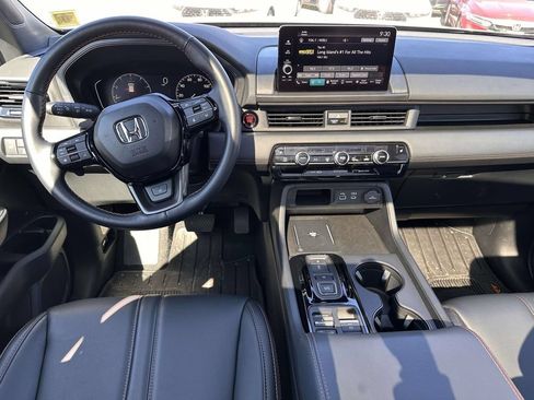 Certified 2025 Honda Pilot TrailSport image 17