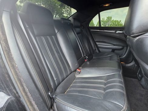 Used 2017 Chrysler 300 S w/ 300S Premium Group RWD image 8
