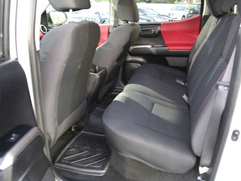 Used 2021 Toyota Tacoma SR5 AWD/4WD image 12