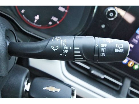 Used 2024 Chevrolet Trax RS w/ Sunroof Package FWD image 17