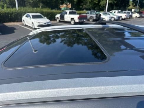 Used 2025 Toyota Highlander XLE AWD/4WD image 11