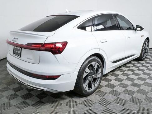 Used 2021 Audi e-tron Prestige w/ Prestige Package image 3