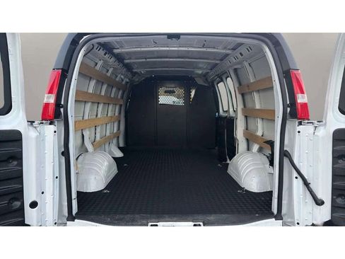 Used 2024 Chevrolet Express 2500 w/ Driver Convenience Package image 9
