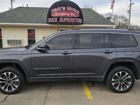 Used 2022 Jeep Grand Cherokee L Overland w/ Advanced Protech Group III image 3