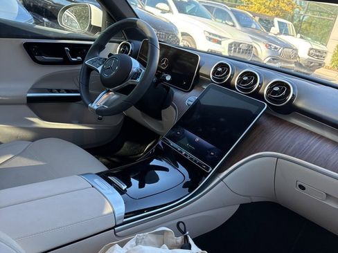 Used 2025 Mercedes-Benz C 300 Sedan image 4