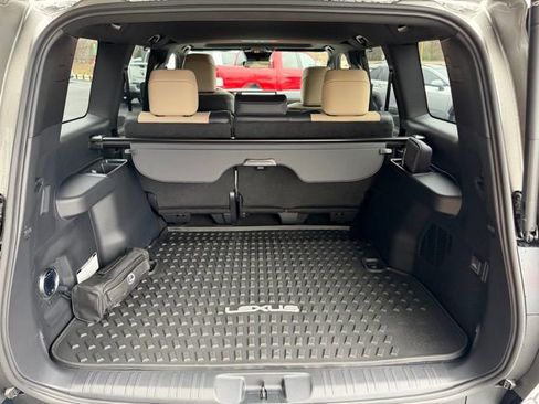 Used 2025 Lexus GX 550 image 4