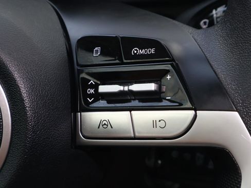 Used 2023 Hyundai Elantra SE w/ Preferred Accessory Package image 23