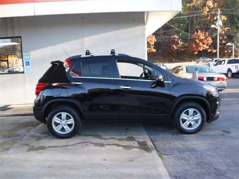 Used 2019 Chevrolet Trax LT w/ LT Convenience Package image 2