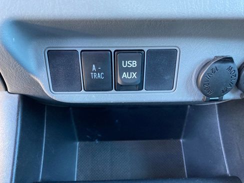 Used 2013 Toyota Tacoma V6 4x4 4dr Double Cab 5.0 ft S image 63