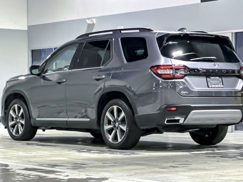 Used 2024 Honda Pilot Elite image 3