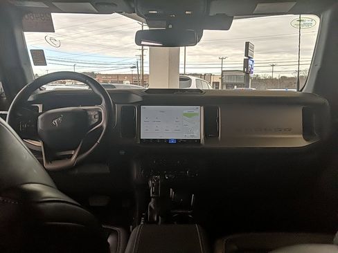 Used 2025 Ford Bronco Outer Banks image 13