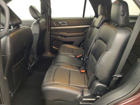 Used 2019 Ford Explorer XLT FWD image 18
