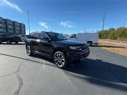 Used 2023 Jeep Grand Cherokee Overland image 2