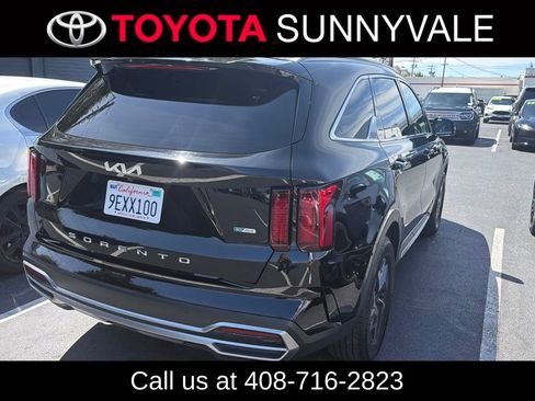 Used 2022 Kia Sorento S FWD image 2