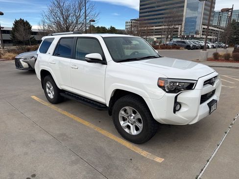Used 2020 Toyota 4Runner SR5 Premium image 2