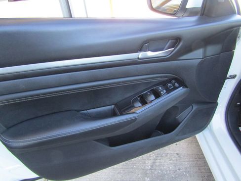 Used 2021 Nissan Altima 2.5 SV image 14