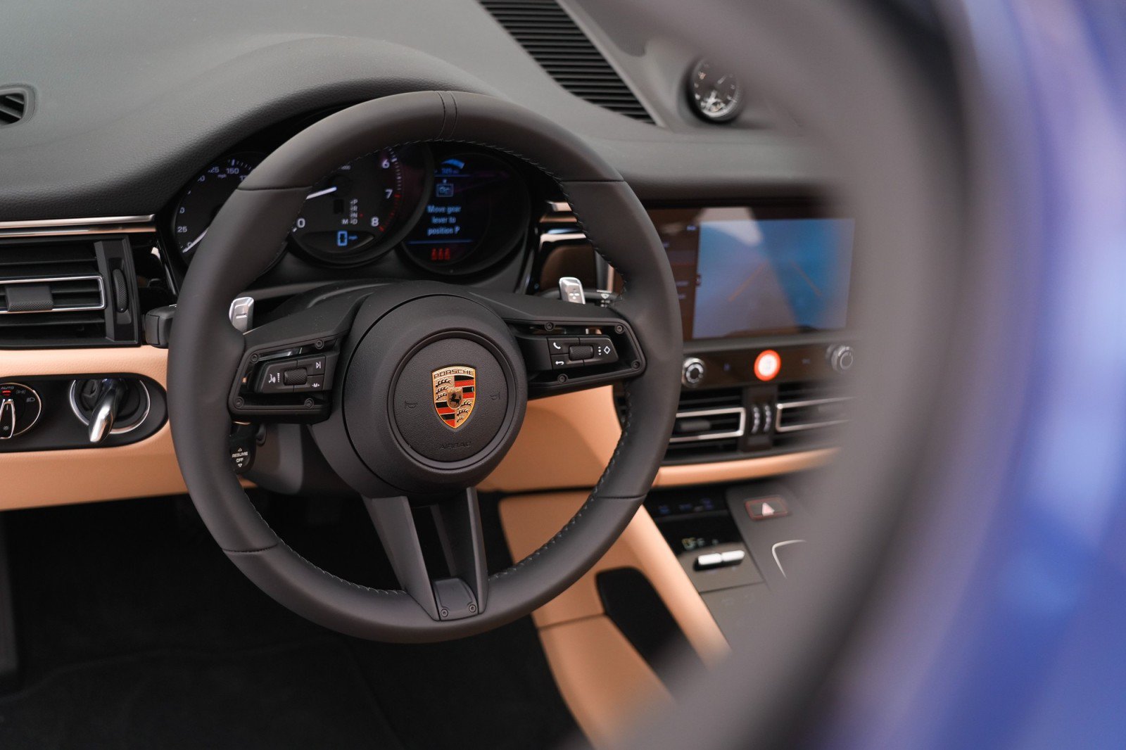 Certified 2024 Porsche Macan AWD/4WD image 17
