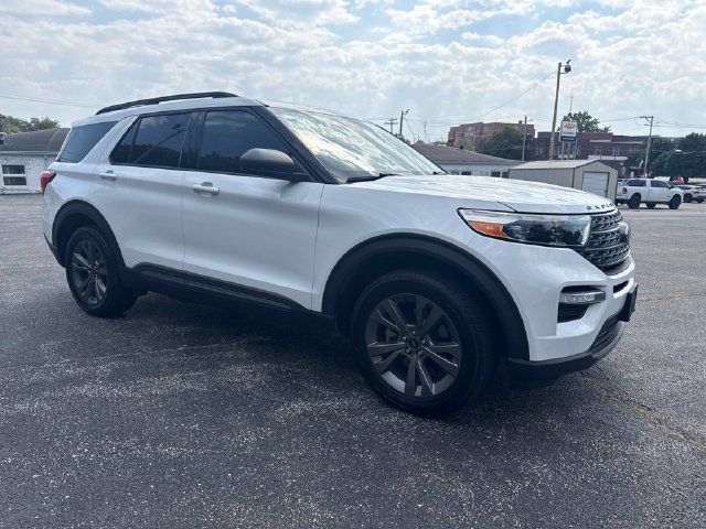 Used 2021 Ford Explorer XLT w/ Equipment Group 202A AWD/4WD image 11