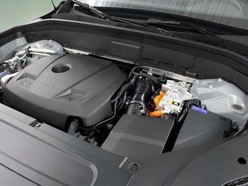 New 2025 Volvo XC90 T8 Plus w/ Protection Package Premier image 35