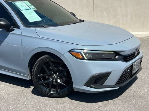 Used 2022 Honda Civic Sport image 2