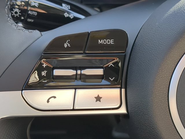 Used 2025 Hyundai Elantra Limited FWD image 24