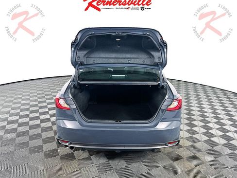 Used 2025 Toyota Camry SE image 28