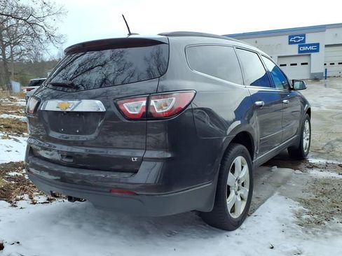 Used 2017 Chevrolet Traverse LT w/ Style and Technology Package image 6