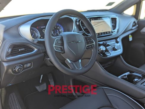 New 2026 Chrysler Pacifica Limited AWD/4WD image 11