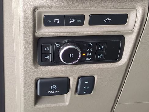 Certified 2024 Ford F150 Platinum w/ Equipment Group 703A Plus image 18