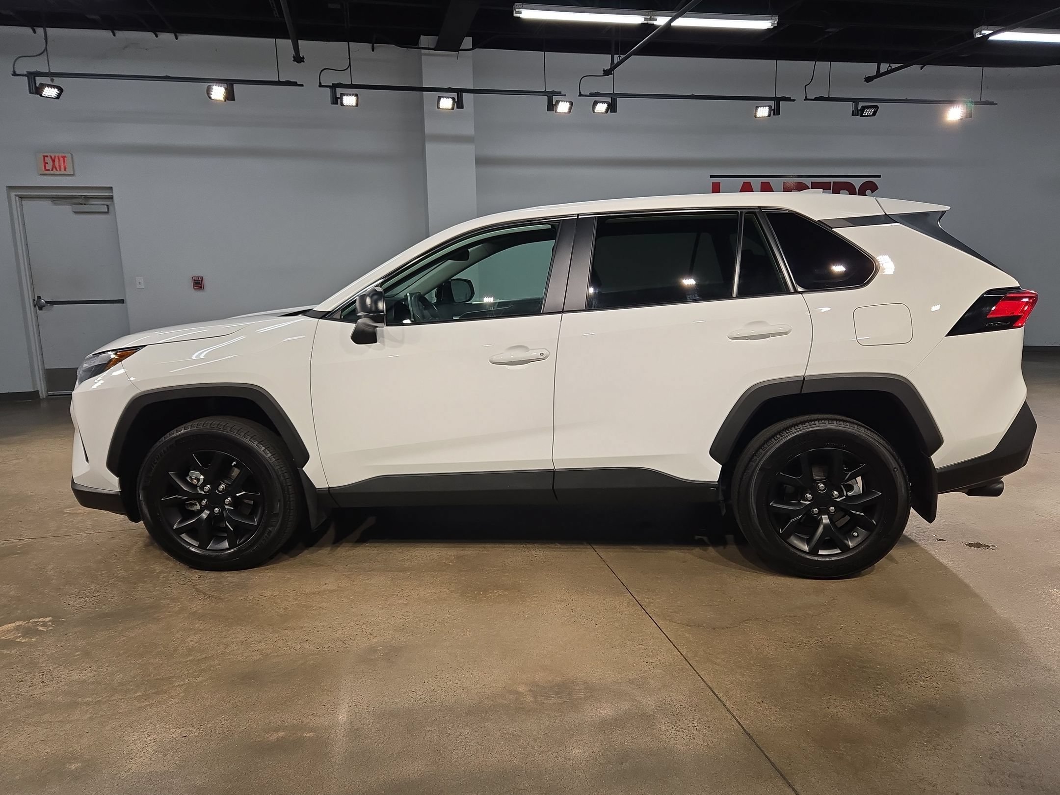 Used 2024 Toyota RAV4 LE FWD image 4