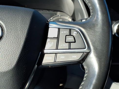 Used 2021 Toyota Highlander XLE image 26