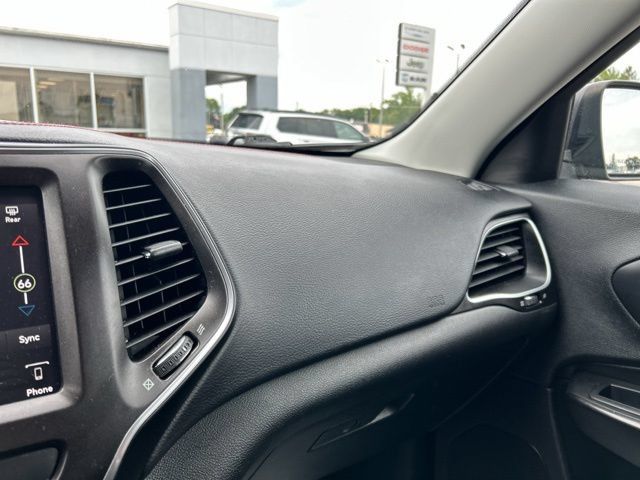 Used 2019 Jeep Cherokee Trailhawk AWD/4WD image 43