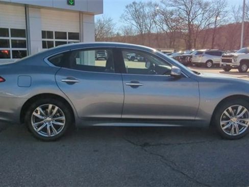 Used 2018 INFINITI Q70 Luxe image 9