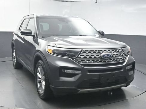 Used 2020 Ford Explorer Limited RWD image 2