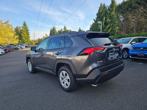 Used 2019 Toyota RAV4 LE w/ Carpet Mat Package AWD/4WD image 3