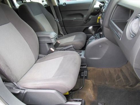 Used 2017 Jeep Patriot Sport image 9