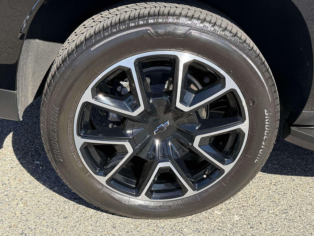 Used 2026 Chevrolet Suburban RST RWD image 32