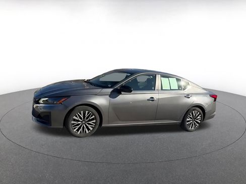 Used 2025 Nissan Altima 2.5 SV image 7