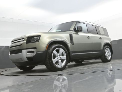 Used 2025 Land Rover Defender 110 S image 32