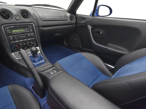 Used 1999 MAZDA MX-5 Miata 10th Anniversary Edition RWD image 28